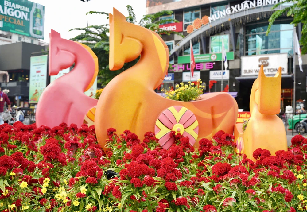 Đường hoa Nguyễn Huệ (14).jpg