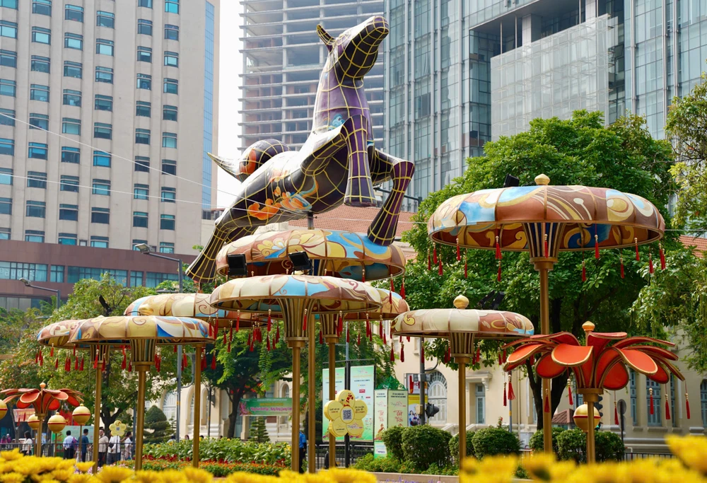 Đường hoa Nguyễn Huệ (18).jpg