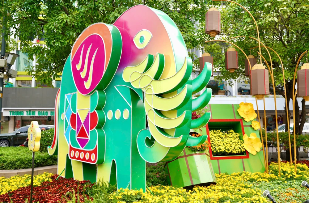 Đường hoa Nguyễn Huệ (21).jpg