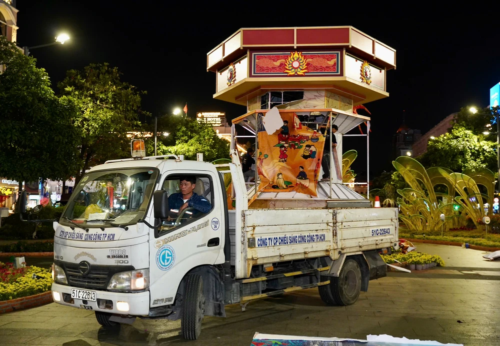 đường hoa Nguyễn Huệ (18).jpg