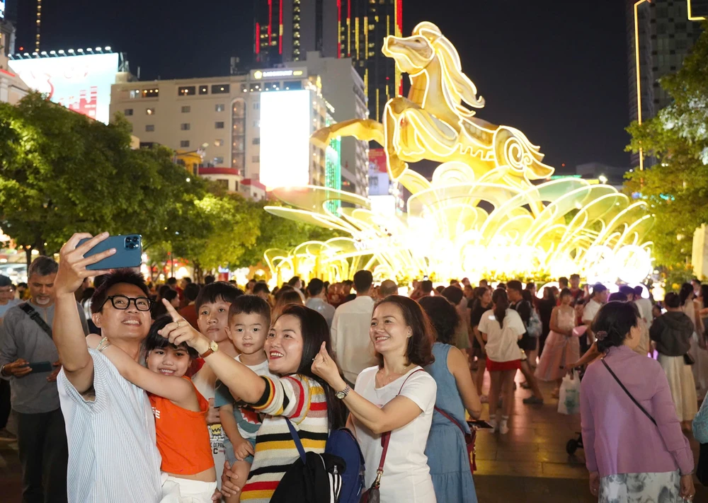 đường hoa Nguyễn Huệ (21).jpg