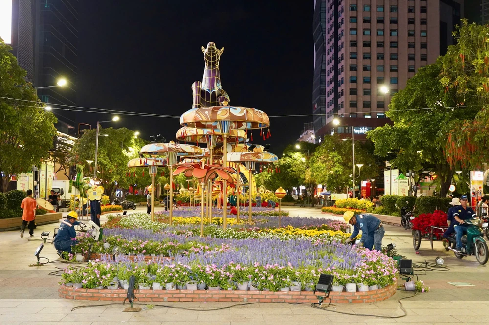 đường hoa Nguyễn Huệ (3).jpg