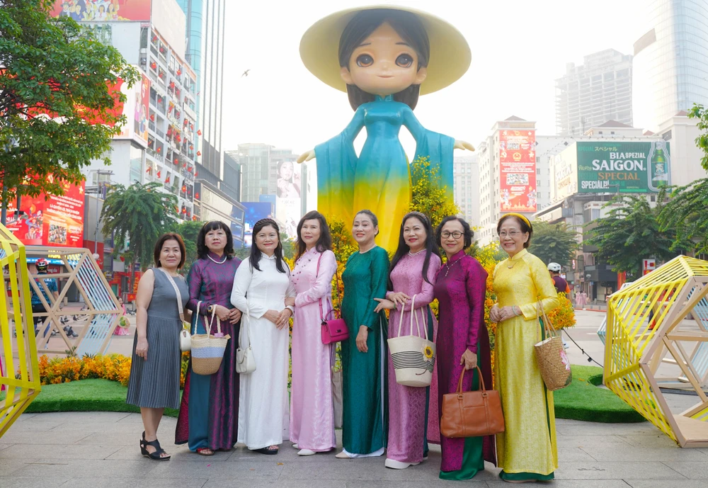 đồng diễn áo dài (15).jpg