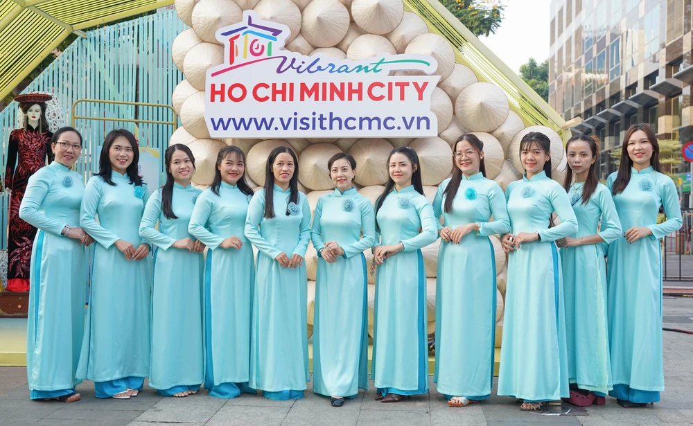 đồng diễn áo dài (3).jpg