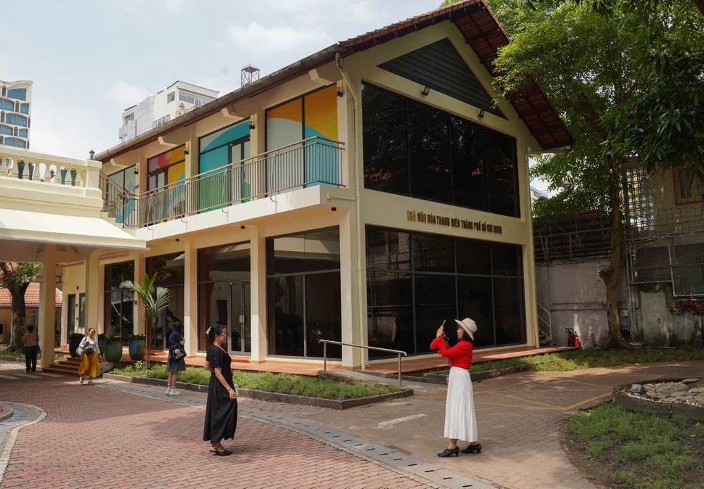 Nhà Văn hóa Thanh niên TP.HCM (21).jpg