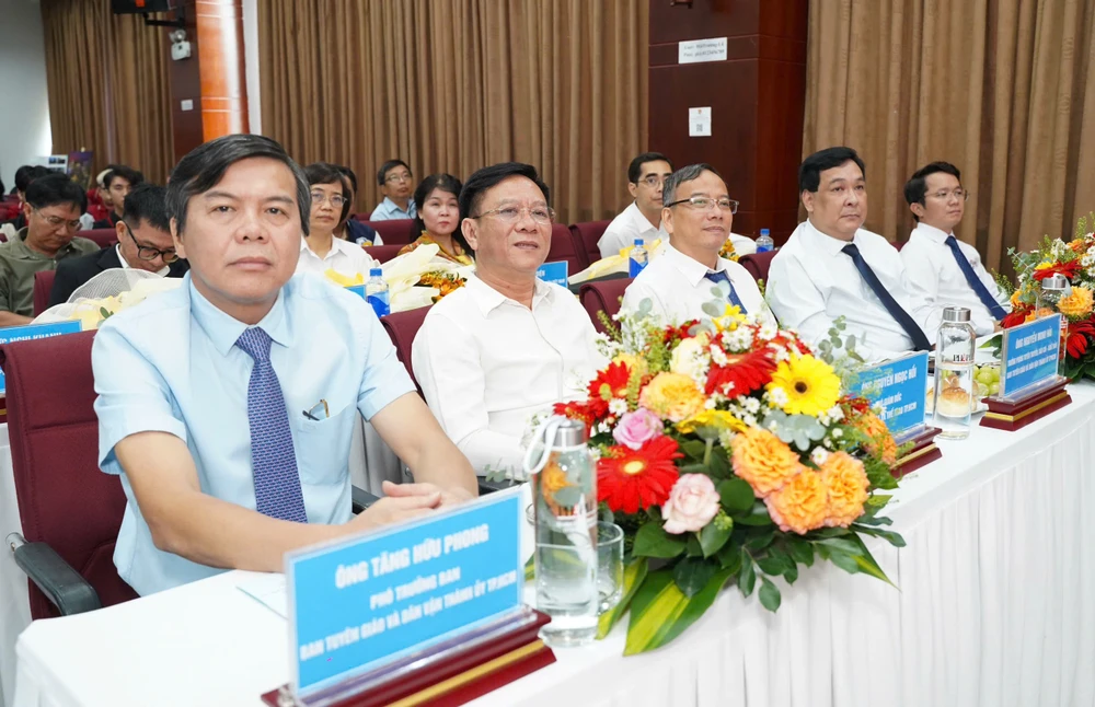 TP.HCM Sắc màu mới.jpg