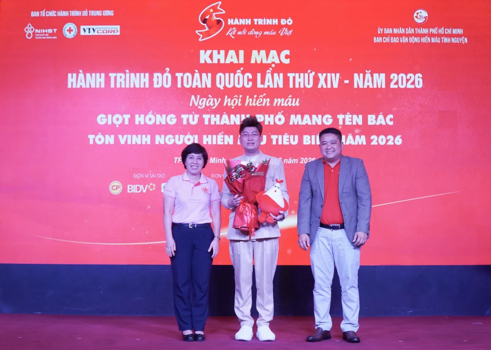 Hành trình đỏ (1).jpg