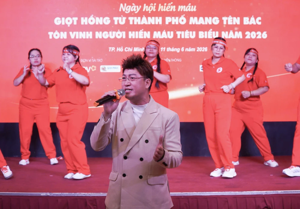 Hành trình đỏ.jpg