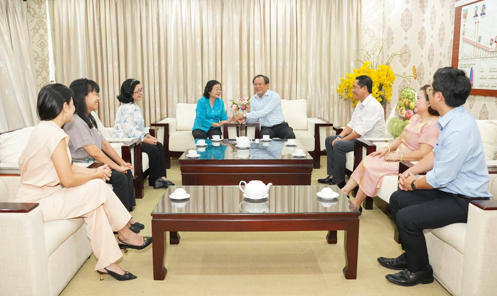 Trương Mỹ Hoa (5).jpg