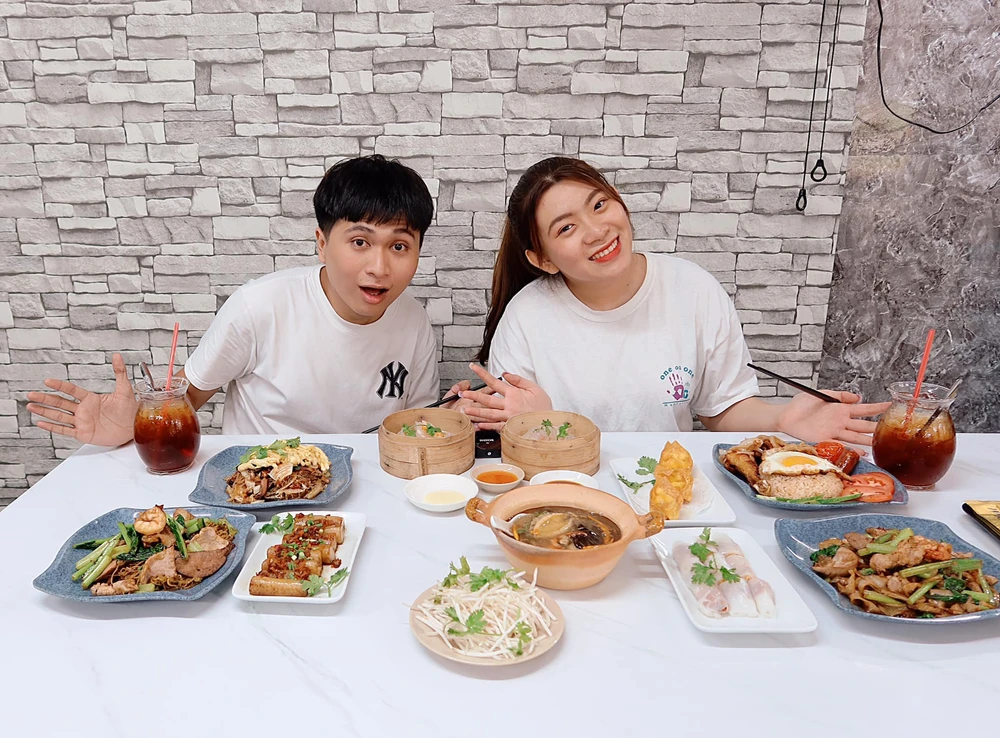 Review sai sự thật (2).jpg