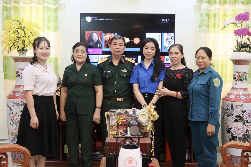 tình nguyện viết đơn nhập ngũ