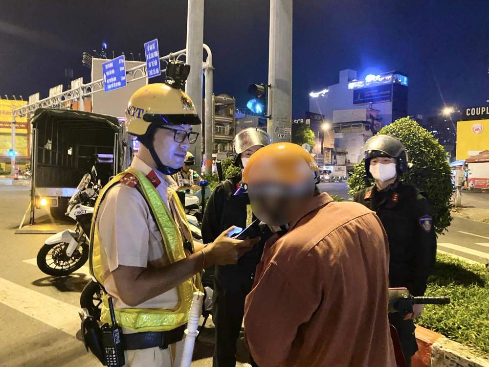 đo nồng độ cồn.jpg