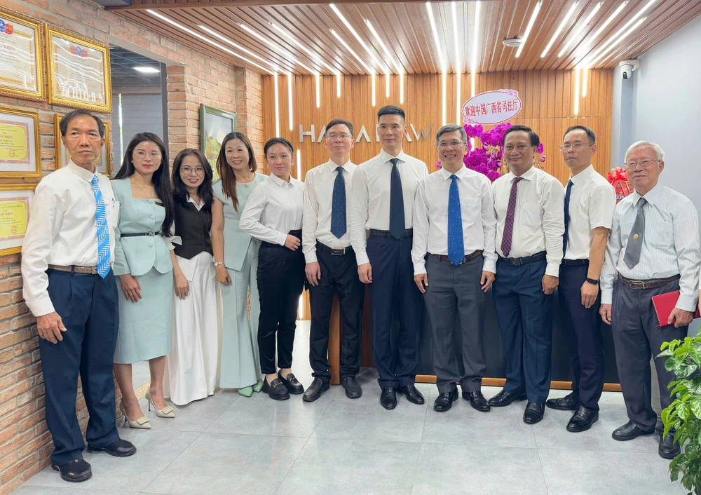 Sở Tư pháp Khu tự trị dân tộc Choang.jpg