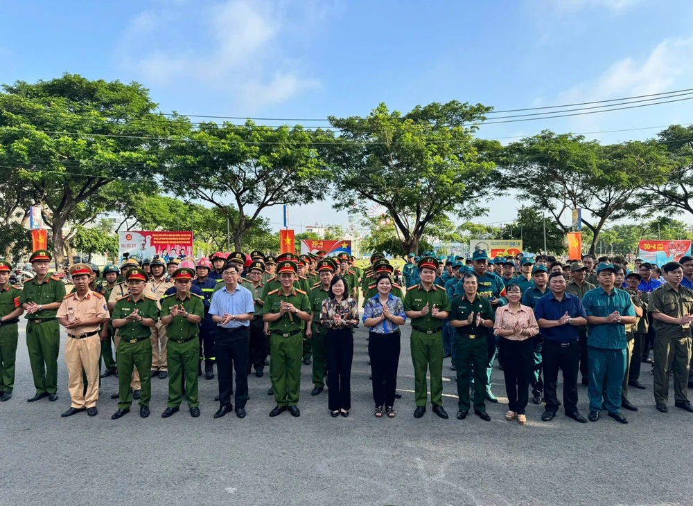 Công an Phường Đông Hưng Thuận, TP.HCM: Ra quân cao điểm tấn công, trấn áp tội phạm: Chung tay vì cuộc sống bình yên của nhân dân. Ảnh: TRẦN MINH