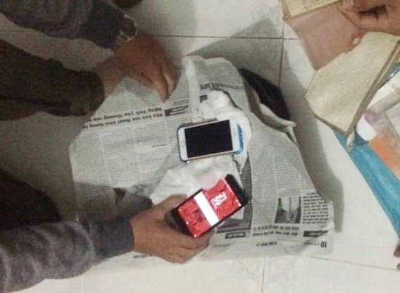 Giả người hành hương để móc túi du khách ở chùa Bà ảnh 1