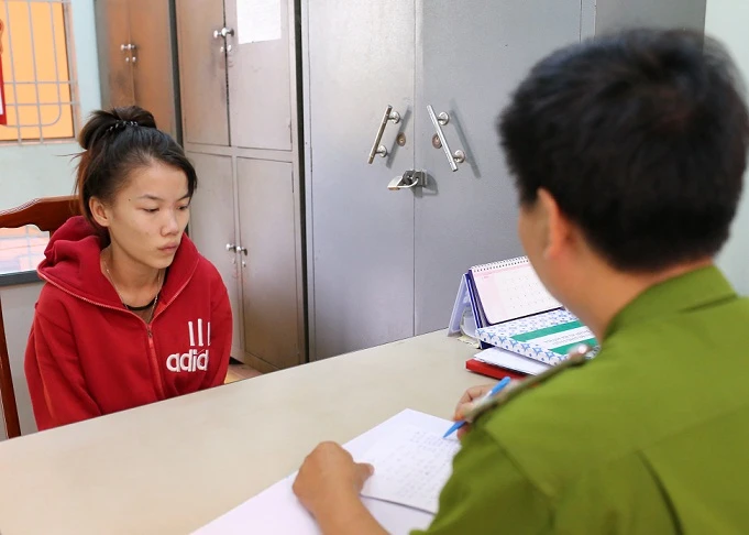 Cặp đôi dùng roi điện gây hàng chục vụ cướp táo tợn ảnh 1