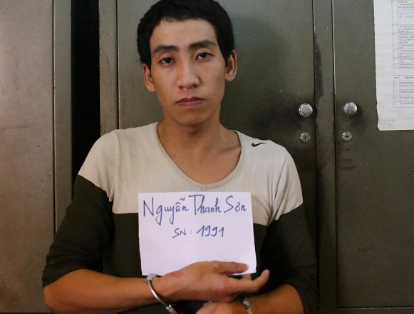 Cặp đôi dùng roi điện gây hàng chục vụ cướp táo tợn ảnh 2