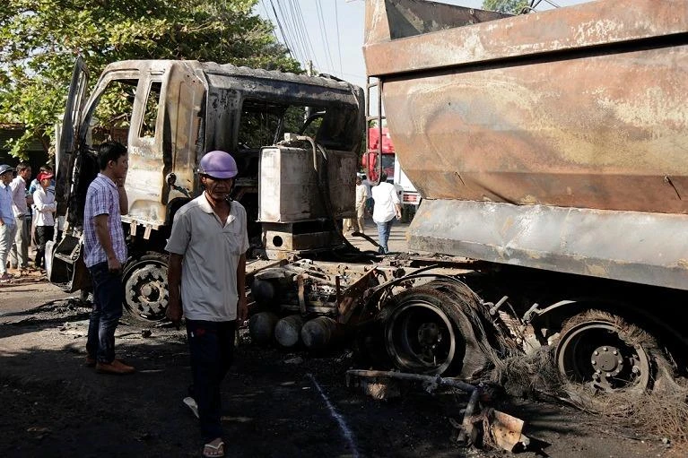 Hiện trường vụ tai nạn dẫn tới cháy nổ khiến hai người tử vong