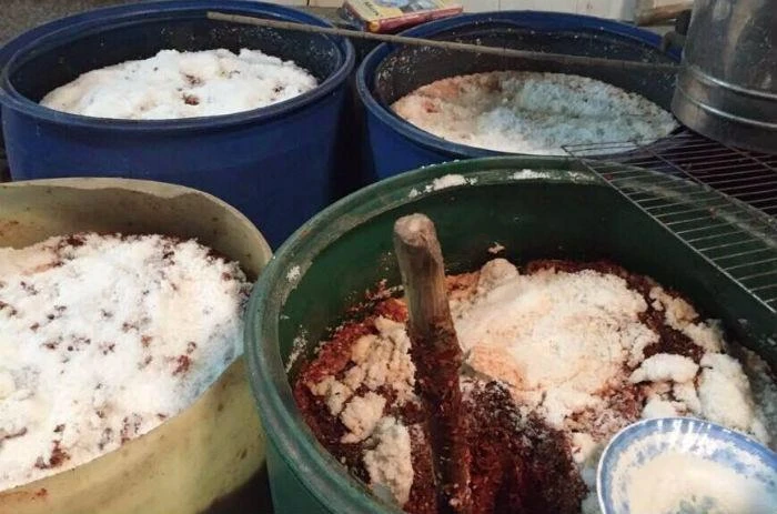 Các phụ gia chế biến tương ớt.