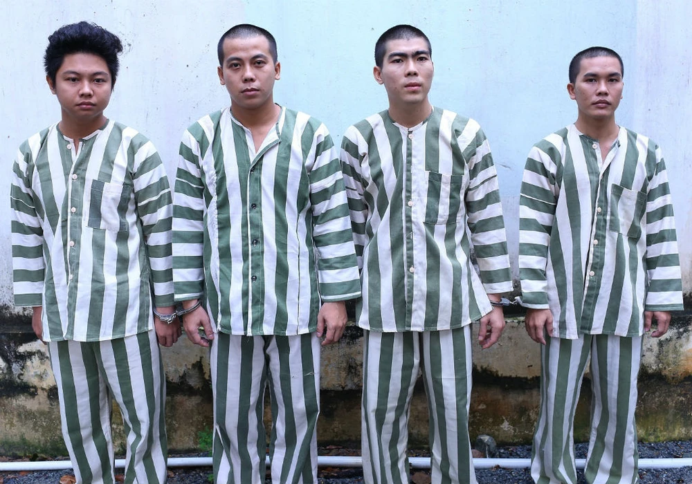 Nhân viên tư vấn vay vốn làm giả giấy tờ lừa lấy tiền ảnh 1