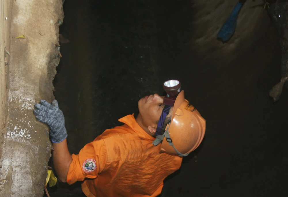 Cháu bé 8 tuổi bị nước cuốn vẫn biệt tăm ảnh 2