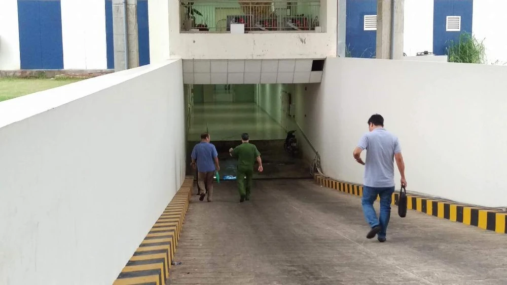 Cơ quan chức năng đến hiện trường nơi xảy ra vụ việc để điều tra. Ảnh: CTV