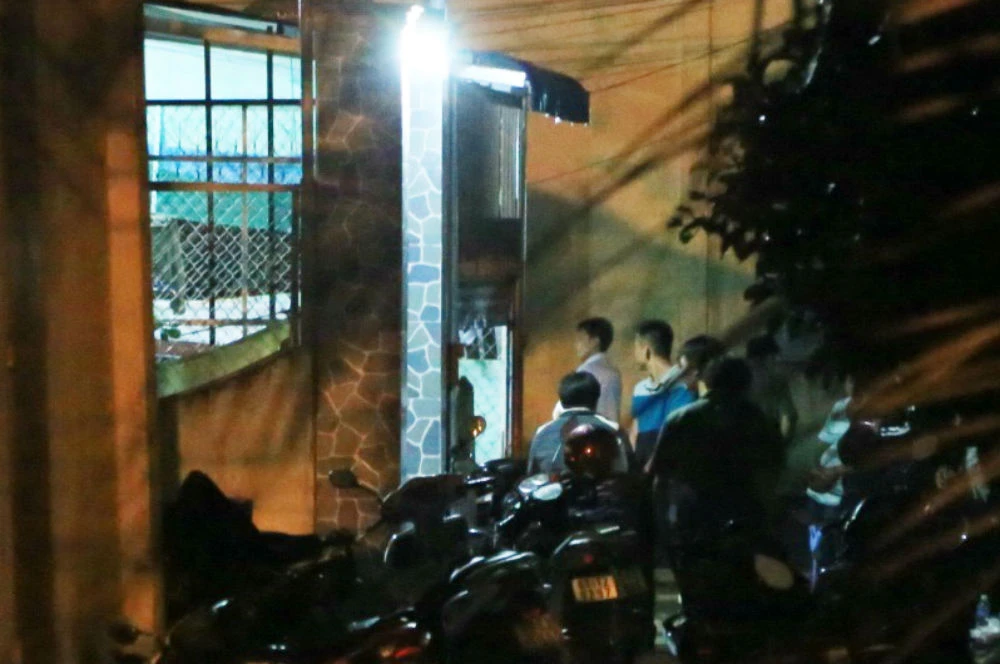 Phát hiện 'kho' vũ khí giấu trong nhà dân ảnh 1