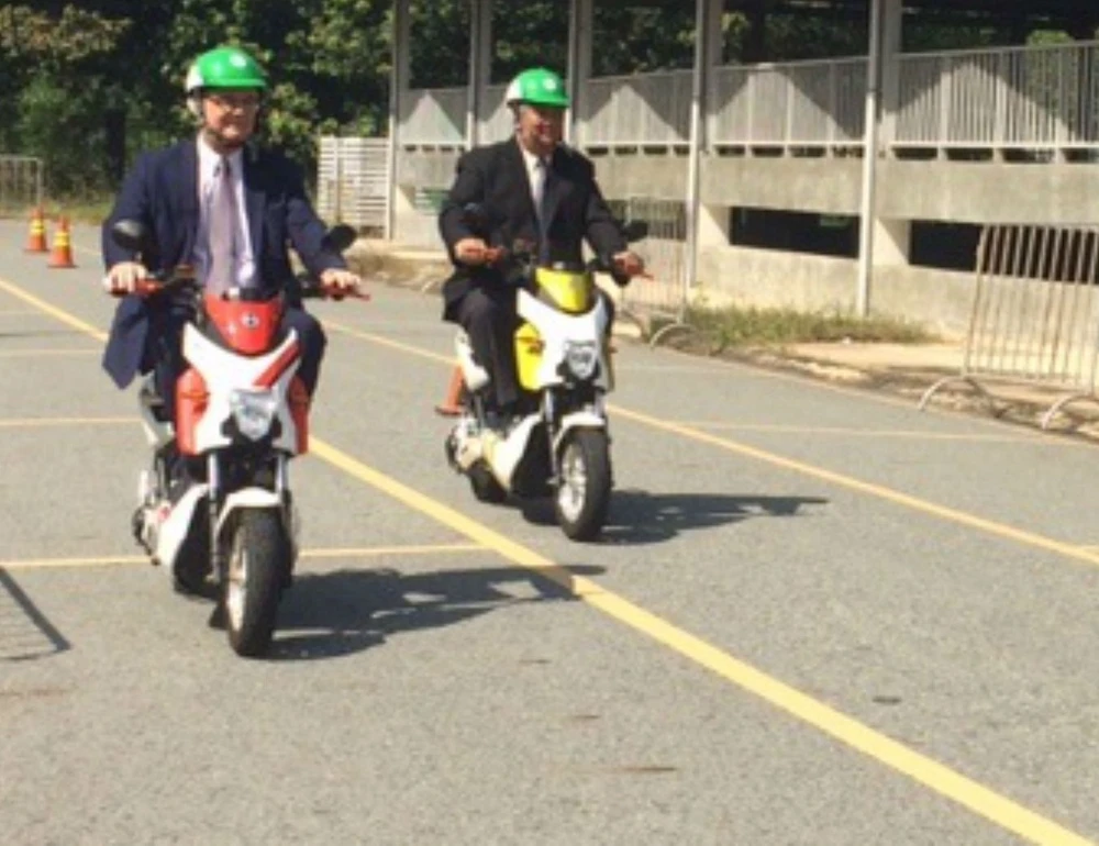 Xe máy điện cộng đồng được ra mắt tại tỉnh Bình Dương.