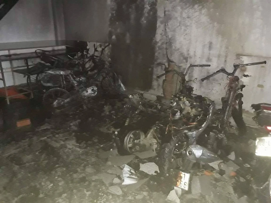 Cháy nhà nghỉ, nhiều người mắc kẹt kêu cứu ảnh 1