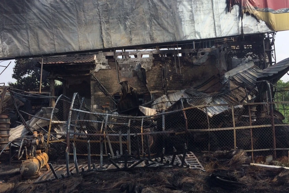 Cháy gara, 10 người thoát chết trong đêm ảnh 2