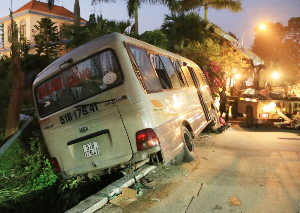 Vụ xe khách tông chết 2 cháu bé