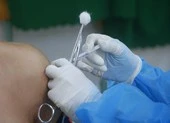 Làm giả hồ sơ để tiêm vaccine, 2 người ở Bình Dương bị tạm giữ