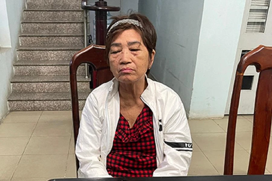 Người phụ nữ giúp việc trộm tiền của chủ nhà. Ảnh: CA