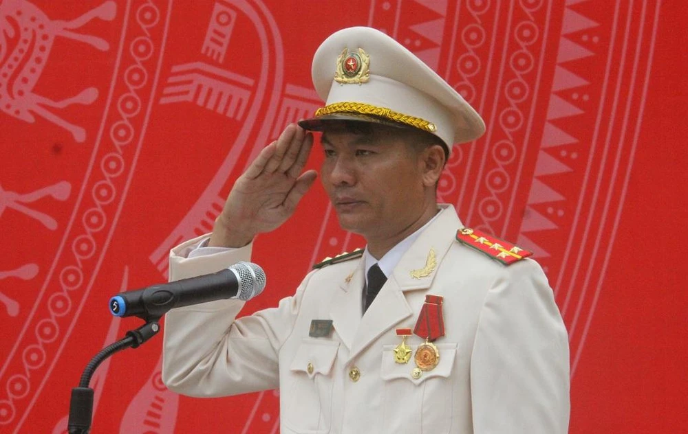 Đại úy Thái Ngô Hiếu tại buổi Lễ trao tặng Huân chương Dũng cảm của Chủ tịch nước Nguyễn Xuân Phúc. Ảnh VŨ HỘI.