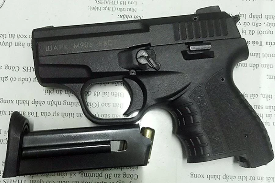 Khẩu súng Hiếu bắn thị uy bị công an thu giữ. Ảnh: CA.