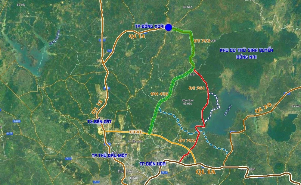 Sơ đồ phương án 2, tuyến qua vùng đệm và kết nối đường Vành đai 4 (đường màu xanh lá). Đồ hoạ: VÕ NGUYÊN