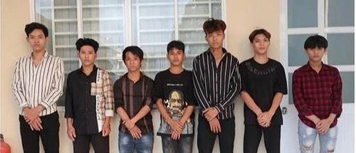 Nhóm nghi can bị bắt giữ. Ảnh VH.