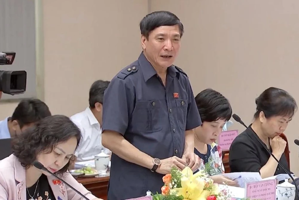 Ông Bùi Văn Cường, Ủy viên Trung ương Đảng, Tổng Thư ký, Chủ nhiệm Văn phòng Quốc hội phát biểu tại buổi làm việc tỉnh Đồng Nai. Ảnh: AX.