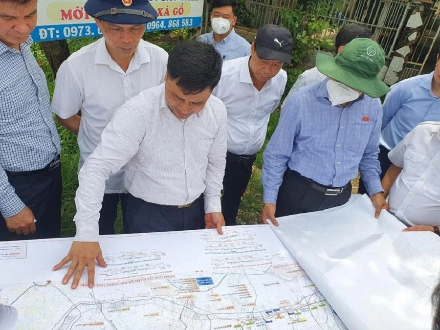 Đoàn công tác của Ủy ban Kinh tế Trung ương khảo sát thực tế dự án cao tốc Biên Hòa - Vũng Tàu. Ảnh: VŨ HỘI