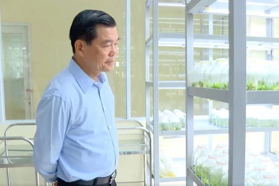 Bí thư Tỉnh ủy Nguyễn Hồng Lĩnh khảo sát tại Khu công nghệ cao công nghệ sinh học Đồng Nai. Ảnh: VH.