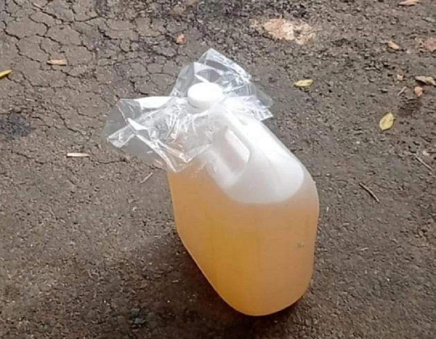 Công an khuyến cáo người dân không nên tích trữ xăng dầu để trong nhà vì nguy cơ cháy nổ rất cao. Ảnh: VH.