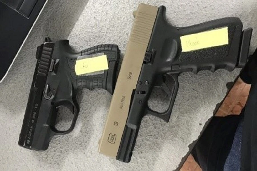 Khẩu súng công an thu giữ của nhóm thanh niên. Ảnh: CACC.