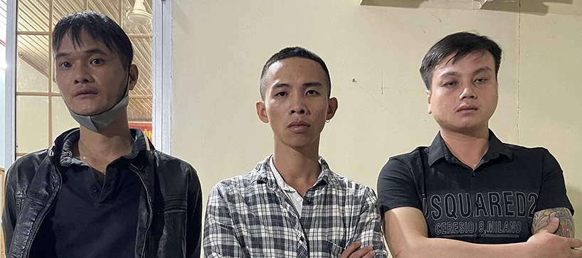 Các nghi can bị cơ quan bắt giữ. Ảnh: AX