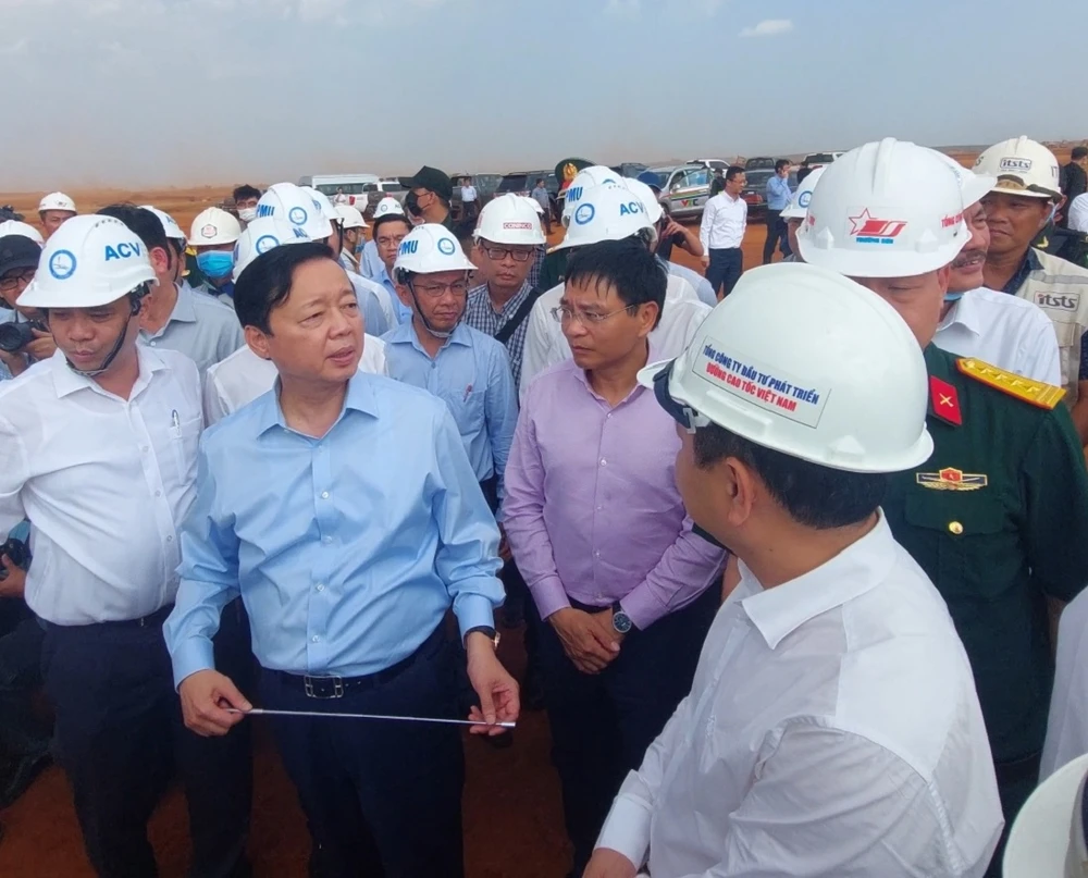 Phó thủ tướng Trần Hồng Hà đã nghe chủ đầu tư báo cáo tình hình dự án sân bay Long Thành. Ảnh: VH.