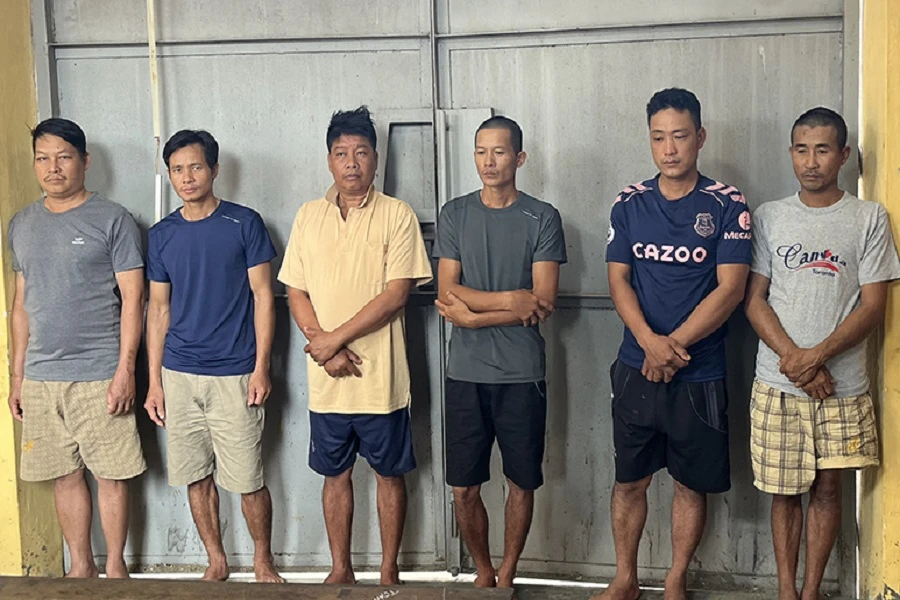 Sáu bị can tại công an. Ảnh: CA