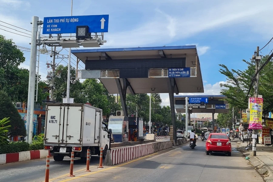 Trạm thu phí BOT trên đường Đồng Khởi người dân hai phường Tân Phong và Trảng Dài cho rằng đặt "nhầm chỗ". Ảnh: VH.