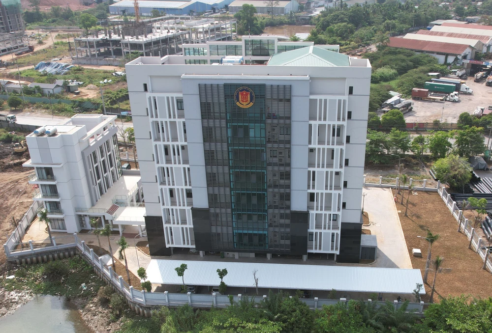 Cũng tại đây, trụ sở của Kiểm toán Nhà nước khu vực XIII ngay ven sông Cái đã hoàn thành.