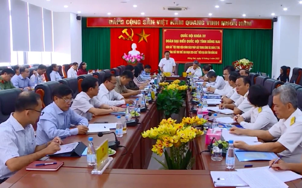 Phó bí thư Tỉnh ủy, Trưởng đoàn Đại biểu Quốc hội tỉnh Quản Minh Cường chủ trì buổi làm việc với Cục Thuế tỉnh Đồng Nai vào ngày 18- 4. Ảnh: VH. Phó bí thư Tỉnh ủy, Trưởng đoàn Đại biểu Quốc hội tỉnh Quản Minh Cường chủ trì buổi làm việc với Cục Thuế tỉnh Đồng Nai vào ngày 18- 4. Ảnh: VH.