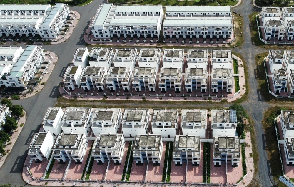 Về chấp hành nộp phạt về hành vi vi phạm, chủ đầu tư đã nộp phạt 75 triệu đồng theo quyết định xử phạt của Chánh Thanh tra Sở Xây dựng và hơn 6,3 tỉ đồng theo quyết định xử phạt vi phạm hành chính của Chủ tịch UBND tỉnh Đồng Nai.