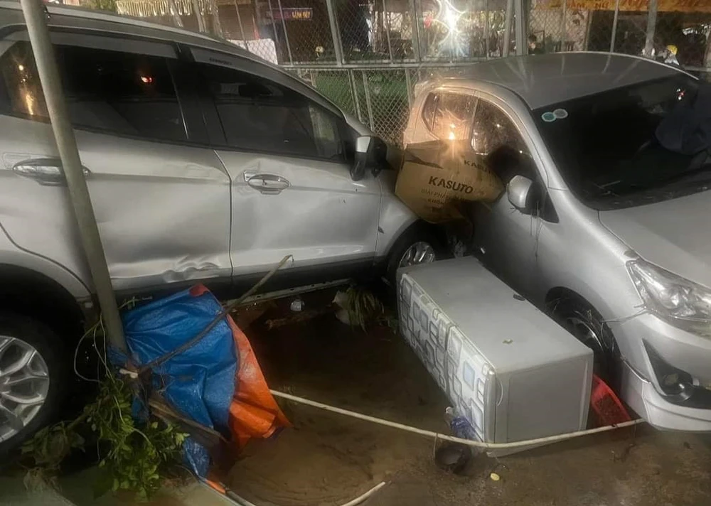 Lũ quét cuốn cả ô tô, tủ lạnh của người dân Đồng Nai ảnh 5